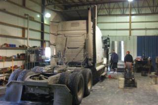 1998 VOLVO VNL64T610 Salvage