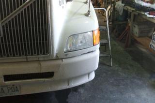 1998 VOLVO VNL64T610 Salvage