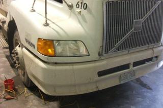 1998 VOLVO VNL64T610 Salvage