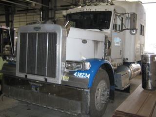 2002PETERBILT379 Salvage