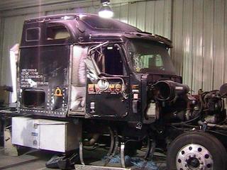 2003 International model 9900I Salvage