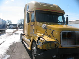 2001 FRTLINER CENTURY Salvage