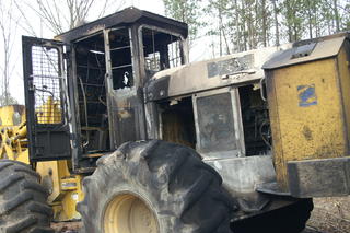 2004 JOHN DEERE 643H Salvage