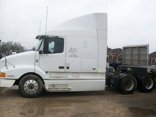1999 Volvo VNL64T Salvage 1999 Volvo VNL64T Salvage