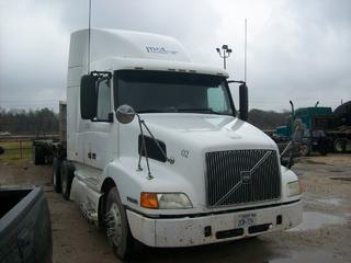 1999 Volvo VNL64T Salvage