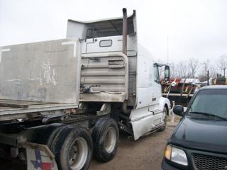 1999 Volvo VNL64T Salvage 1999 Volvo VNL64T Salvage