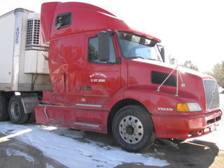 2001 VOLVO  660 Salvage