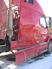 2001 VOLVO 660 Salvage 2001 VOLVO 660 Salvage