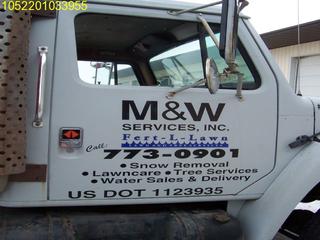 1987 INTERNATIONAL WITH DUMP BOX Salvage 1987 INTERNATIONAL WITH DUMP BOX Salvage