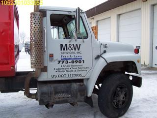 1987 INTERNATIONAL WITH DUMP BOX Salvage 1987 INTERNATIONAL WITH DUMP BOX Salvage