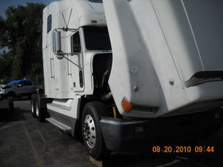 1997 Freightliner FLD 120 Road Tractor Salvage 1997 Freightliner FLD 120 Road Tractor Salvage