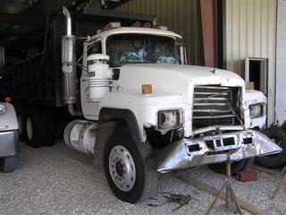 1996 Mack RD688S dump truck Salvage