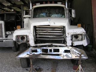 1996 Mack RD688S dump truck Salvage
