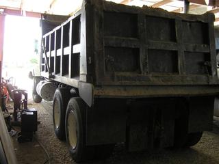 1996 Mack RD688S dump truck Salvage