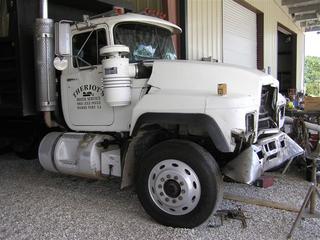 1996 Mack RD688S dump truck Salvage