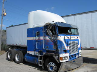 1998 Freightliner Model FLB9064T Salvage