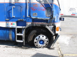 1998 Freightliner Model FLB9064T Salvage 1998 Freightliner Model FLB9064T Salvage