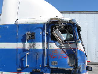 1998 Freightliner Model FLB9064T Salvage 1998 Freightliner Model FLB9064T Salvage