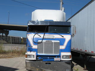 1998 Freightliner Model FLB9064T Salvage 1998 Freightliner Model FLB9064T Salvage