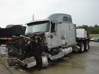 2000 International 9900i Salvage
