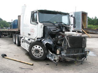 2003 Volvo VNL64 Salvage