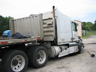 2003 Volvo VNL64 Salvage