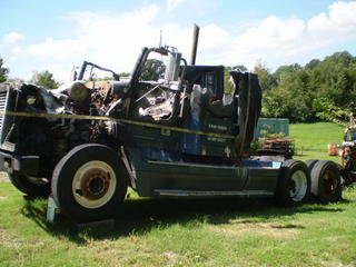 1995 Freightliner FLD 112 Salvage 1995 Freightliner FLD 112 Salvage