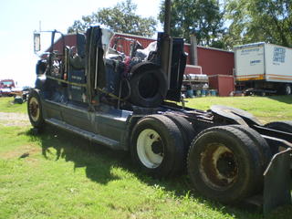1995 Freightliner FLD 112 Salvage 1995 Freightliner FLD 112 Salvage