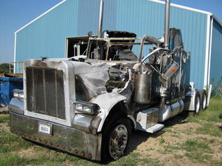 1997 Peterbilt 379 Cat 550hp Salvage