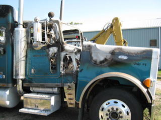 1997 Peterbilt 379 Cat 550hp Salvage