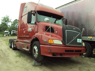 2000 Volvo VNL64T660 Salvage