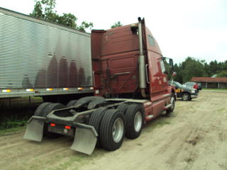 2000 Volvo VNL64T660 Salvage 2000 Volvo VNL64T660 Salvage