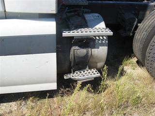2004 Volvo VNL 660 Salvage 2004 Volvo VNL 660 Salvage