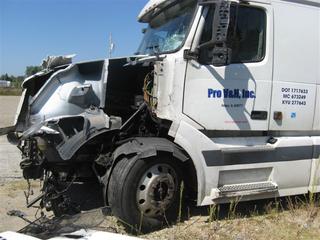 2004 Volvo VNL 660 Salvage 2004 Volvo VNL 660 Salvage