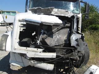 2004 Volvo VNL 660 Salvage 2004 Volvo VNL 660 Salvage