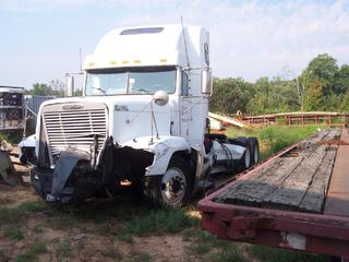 1998 Freightliner FLD12064ST Salvage