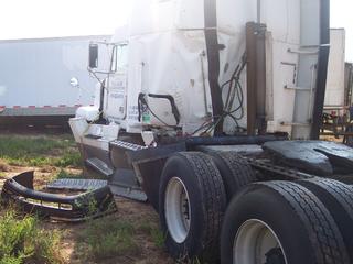 1998 Freightliner FLD12064ST Salvage