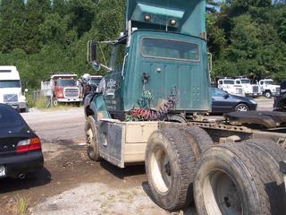 1997 Ford L-9000 Day Cab Tractor Salvage 1997 Ford L-9000 Day Cab Tractor Salvage