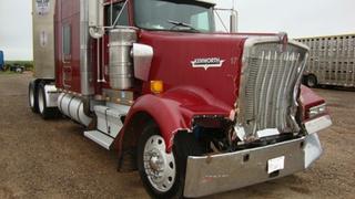 2002 Kenworth W900B Salvage