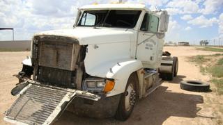 2000 FREIGHTLINER FLD Salvage 2000 FREIGHTLINER FLD Salvage