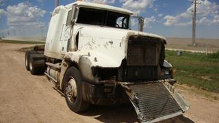 2000 FREIGHTLINER FLD Salvage