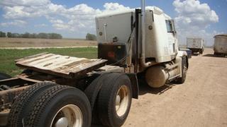 2000 FREIGHTLINER FLD Salvage 2000 FREIGHTLINER FLD Salvage