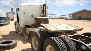 2000 FREIGHTLINER FLD Salvage 2000 FREIGHTLINER FLD Salvage