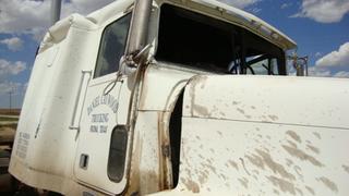2000 FREIGHTLINER FLD Salvage 2000 FREIGHTLINER FLD Salvage