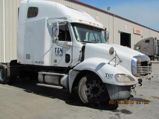 2003 Freightliner Columbia Salvage