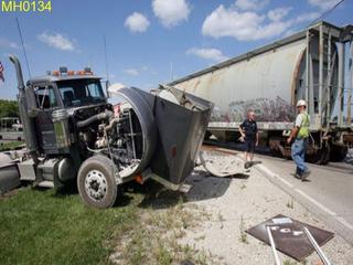 2001 Peterbilt 379 QUICK BID Salvage