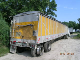 2000 Cornhusker Bottom Hopper Salvage