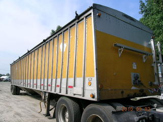 2000 Cornhusker Bottom Hopper Salvage