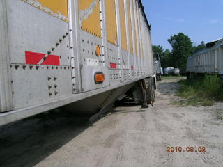 2000 Cornhusker Bottom Hopper Salvage