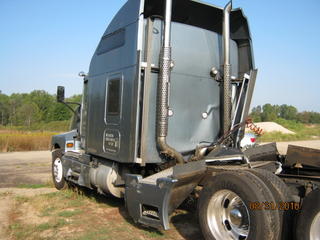 2006 KENWORTH T600 STUDIO SLPR Salvage